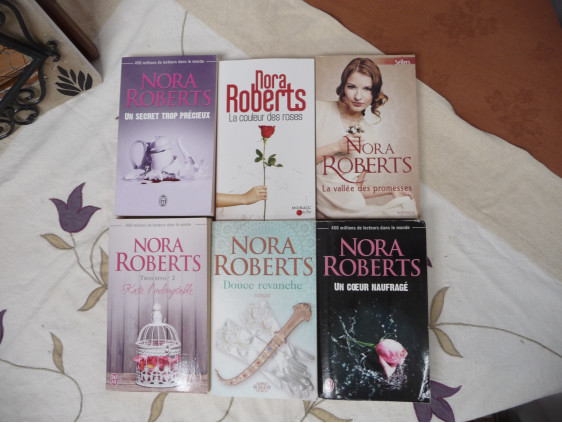 lot de livre Nora Roberts 1