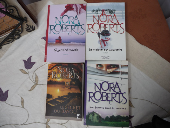 lot de livre Nora Roberts brochés 1